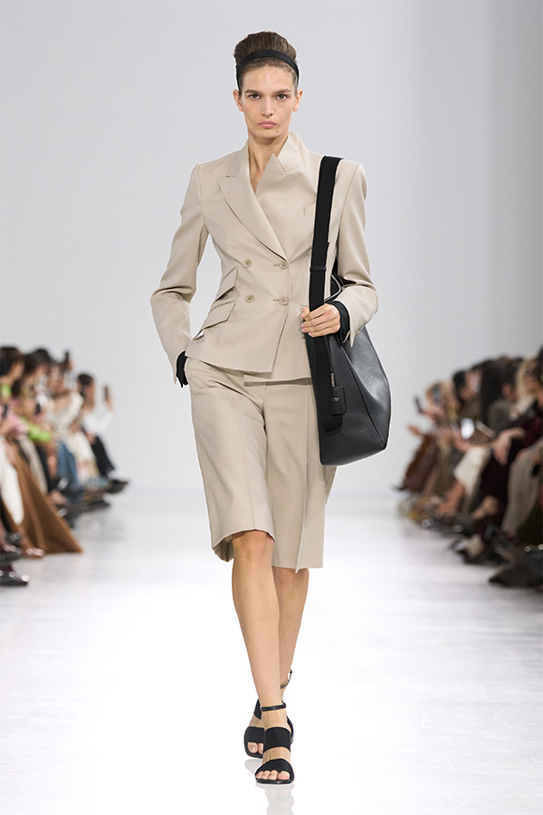 Max Mara Spring/Summer 2026 Fashion Show - Look with Blazer and matching Bermuda shorts, with black bag.